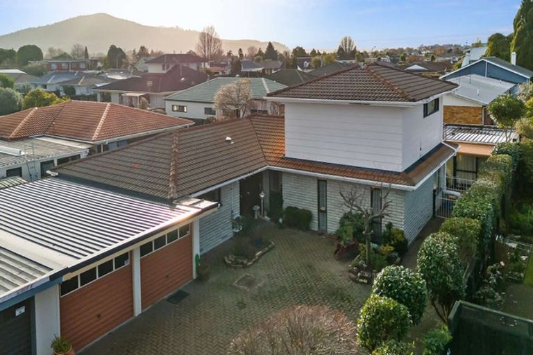 Photo of property in 9b Robertson Street, Glenholme, Rotorua, 3010