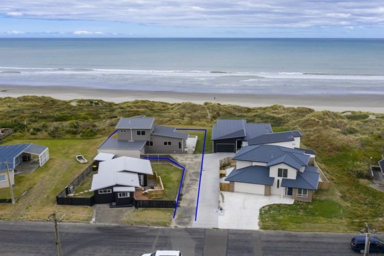 Photo of property in 8a Marine Parade South, Foxton Beach, Foxton, 4815