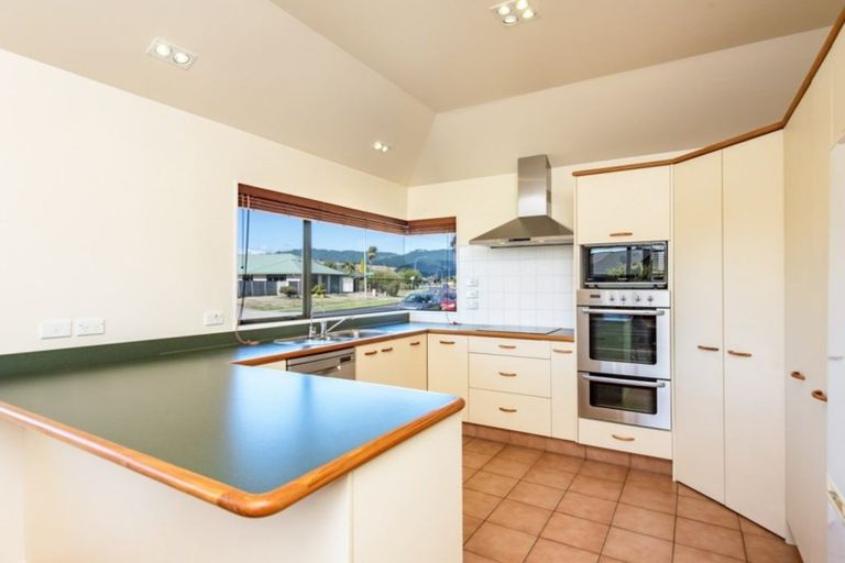 Photo of property in 146 Guildford Drive, Paraparaumu Beach, Paraparaumu, 5032