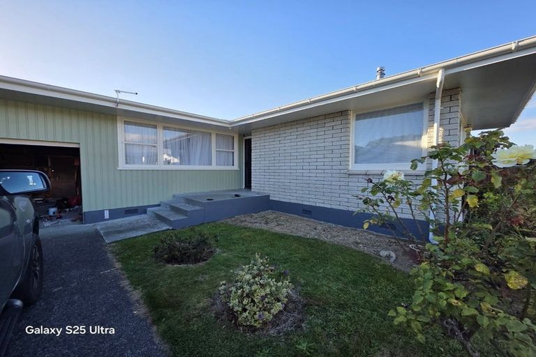 Photo of property in 52 Karaka Crescent, Levin, 5510