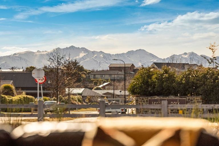 Photo of property in 32 Riley Street, Lake Hawea, 9382