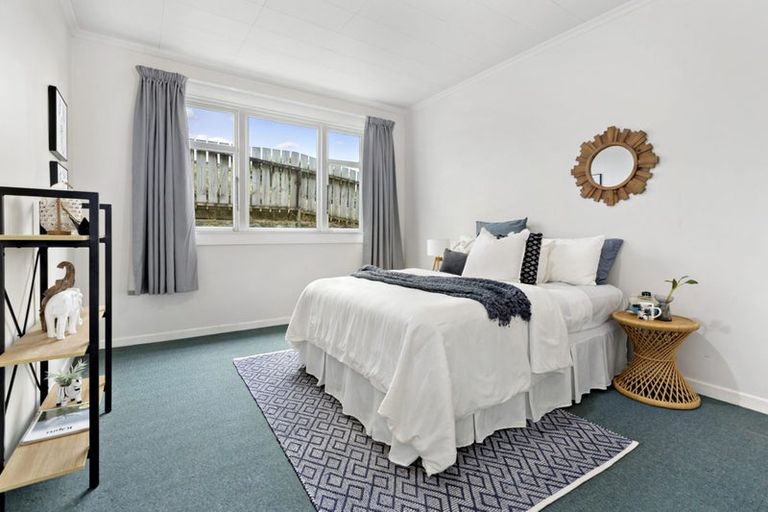 Photo of property in 45 Sutherland Road, Melrose, Wellington, 6023