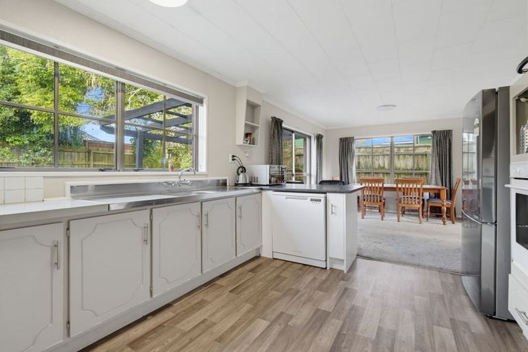 Photo of property in 35 Waitawa Place, Lynmore, Rotorua, 3010