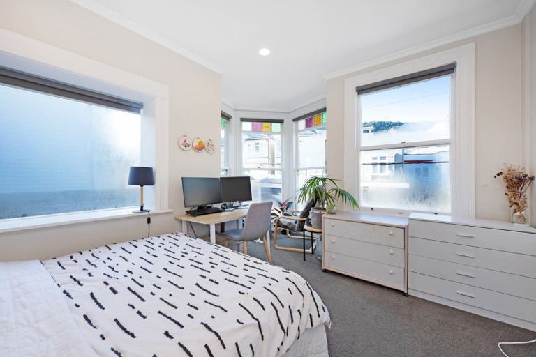 Photo of property in 11 Roxburgh Street, Mount Victoria, Wellington, 6011