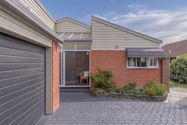 Photo of property in 16 Herbs Place, Cashmere, Christchurch, 8022