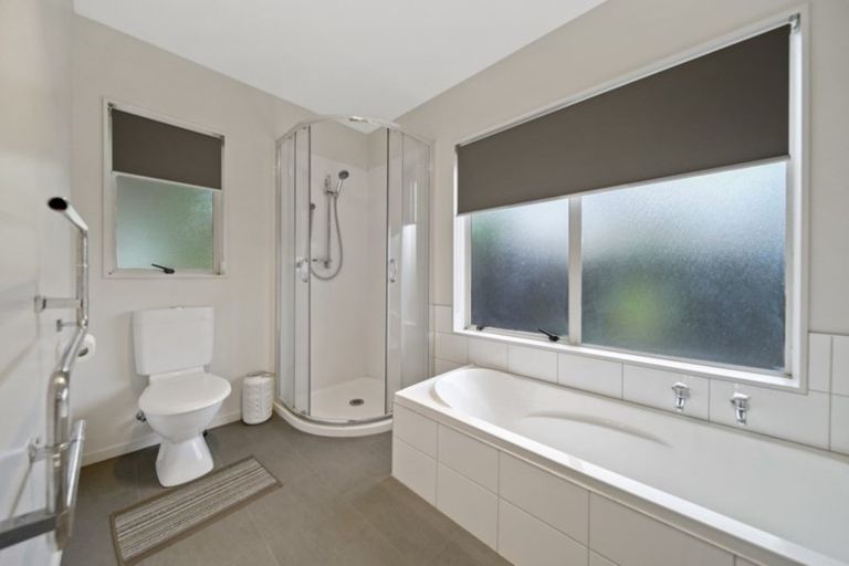 Photo of property in 4c Sheriff Place, Randwick Park, Auckland, 2105