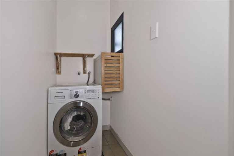 Photo of property in 25 Lambeth Crescent, Northcote, Christchurch, 8052