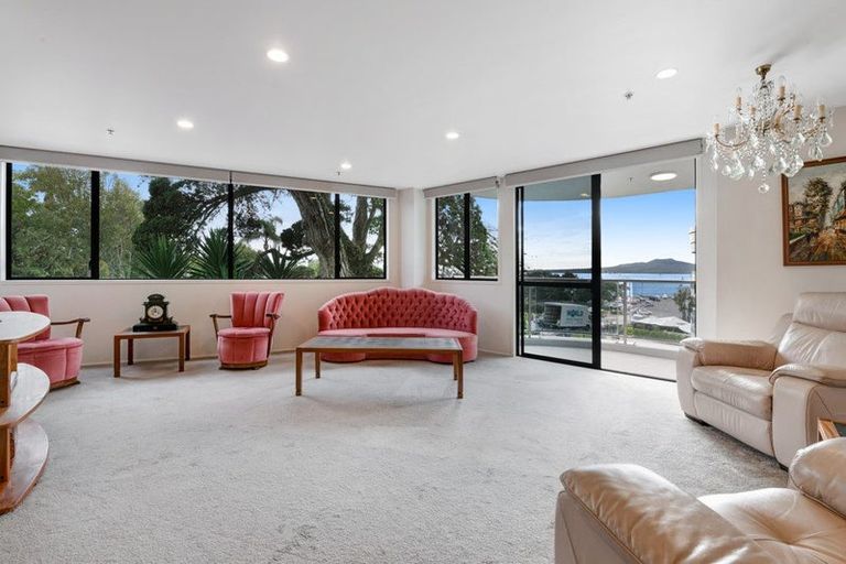 Photo of property in 1b/5 The Promenade, Takapuna, Auckland, 0622