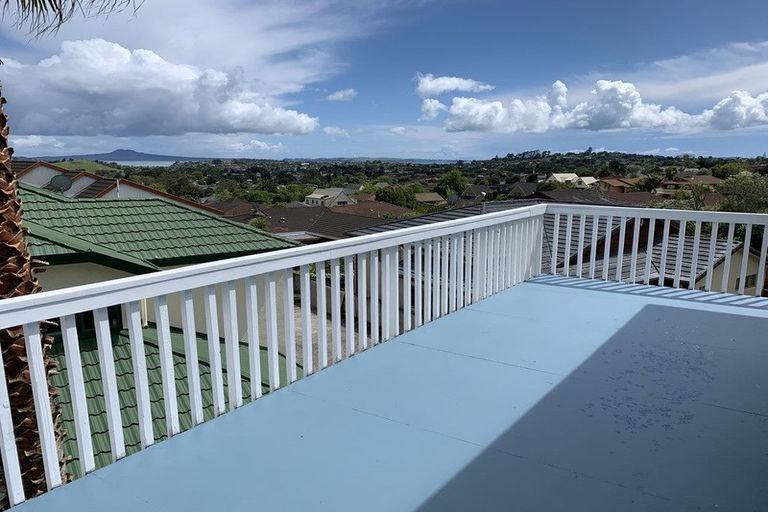 Photo of property in 77 Bradbury Road, Botany Downs, Auckland, 2010