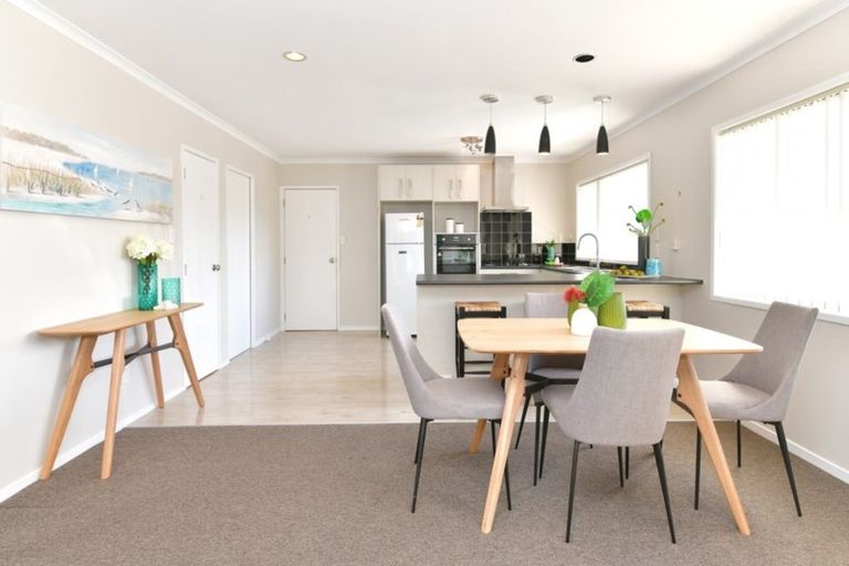 Photo of property in 2/24 Tamariki Avenue, Kelston, Auckland, 0602