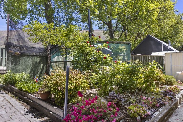 Photo of property in 21 Heuchan Lane, Wanaka, 9305