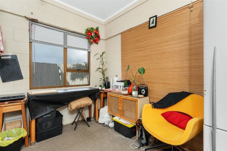 Photo of property in 4 Roberts Road, Te Atatu South, Auckland, 0610