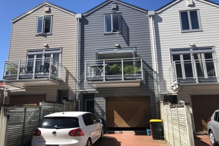 Photo of property in 7/15 Roxburgh Street, Mount Victoria, Wellington, 6011