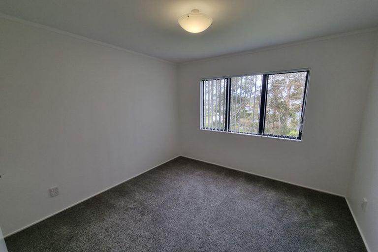 Photo of property in 36 Lorikeet Place, Unsworth Heights, Auckland, 0632