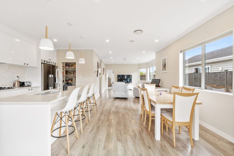 Photo of property in 4 Lewis Younie Road, Kumeu, 0810