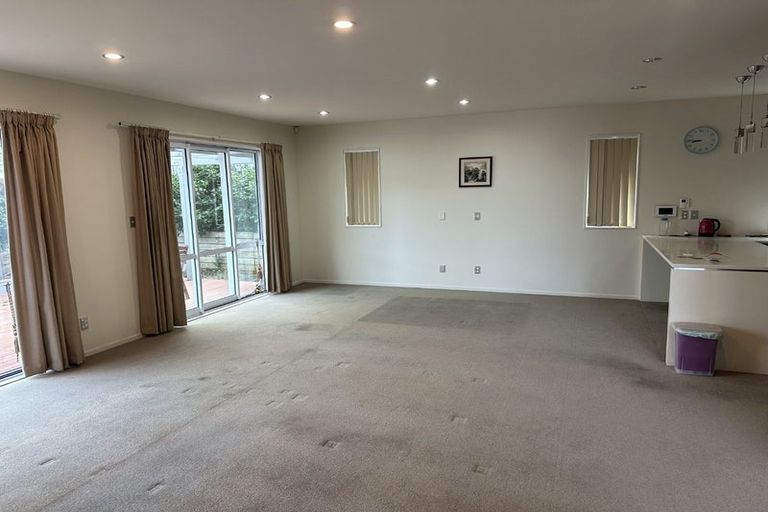 Photo of property in 24 Mulroy Place, Pinehill, Auckland, 0632