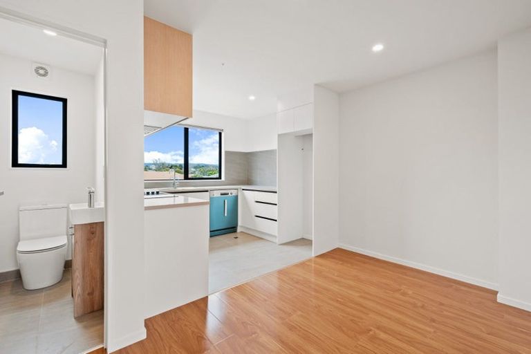 Photo of property in 16 Red Arches Road, Henderson, Auckland, 0610