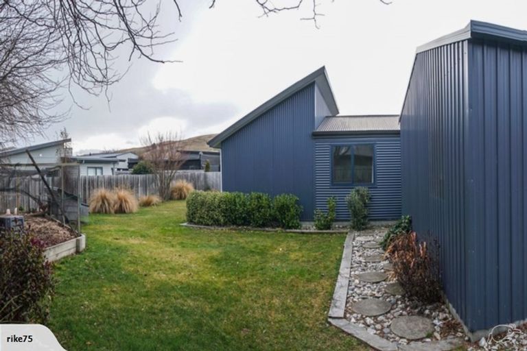 Photo of property in 5 Mystery Grove, Lake Hayes, Queenstown, 9304