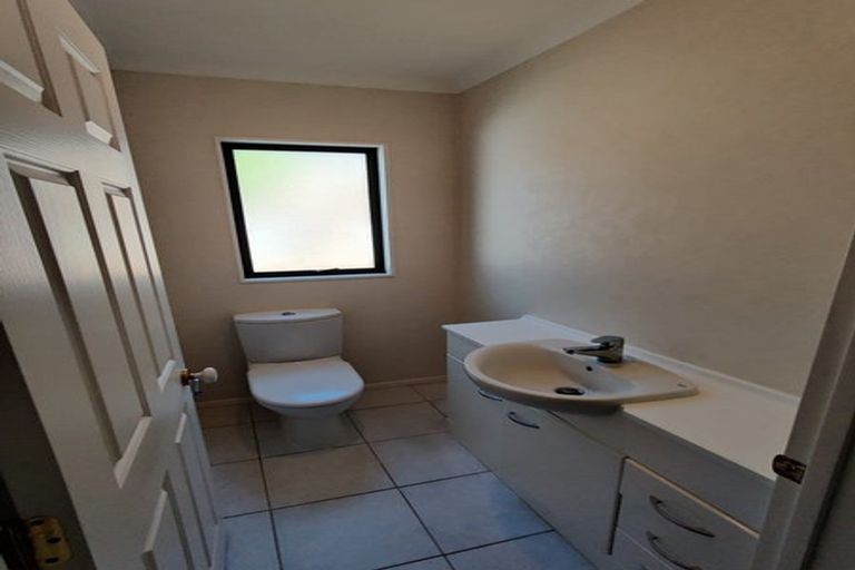 Photo of property in 8 Hattaway Avenue, Bucklands Beach, Auckland, 2012