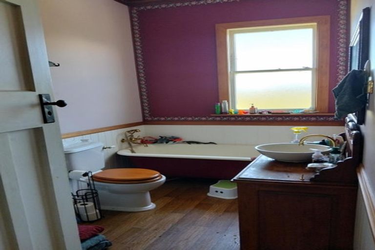 Photo of property in 215 Bridge Street, Bulls, 4818