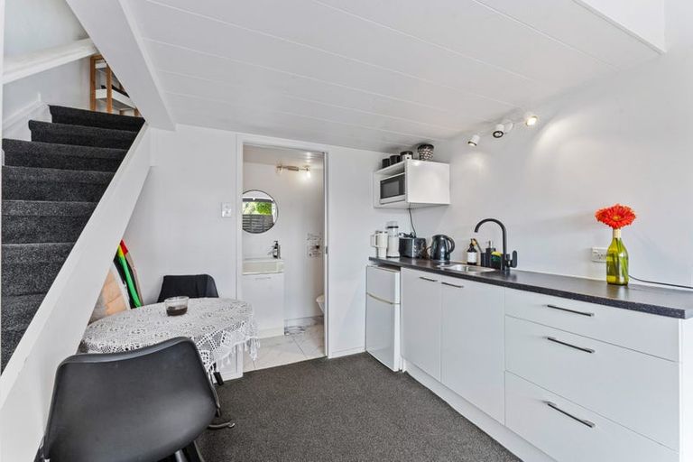 Photo of property in 1/19 Heathcote Road, Castor Bay, Auckland, 0620