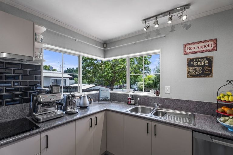 Photo of property in 35 Cromwell Drive, Fitzroy, Hamilton, 3206