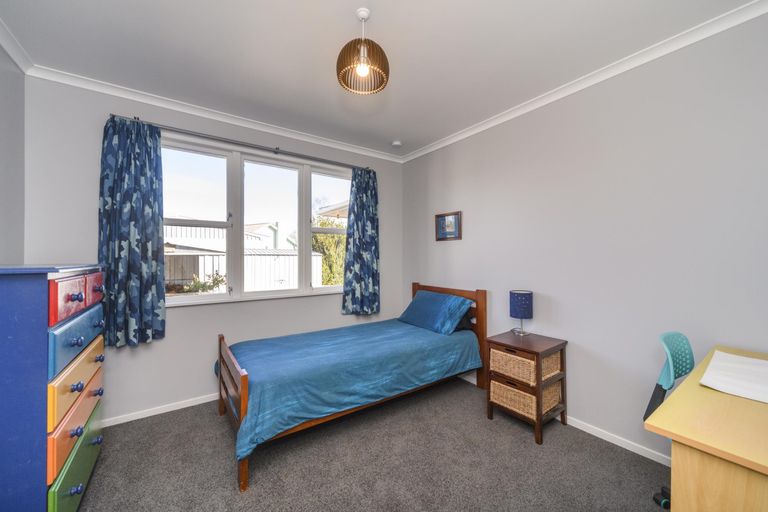 Photo of property in 21 Mokau Place, Terrace End, Palmerston North, 4410