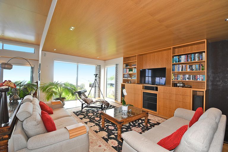 Photo of property in 10 Lax Crescent, Leigh, 0985