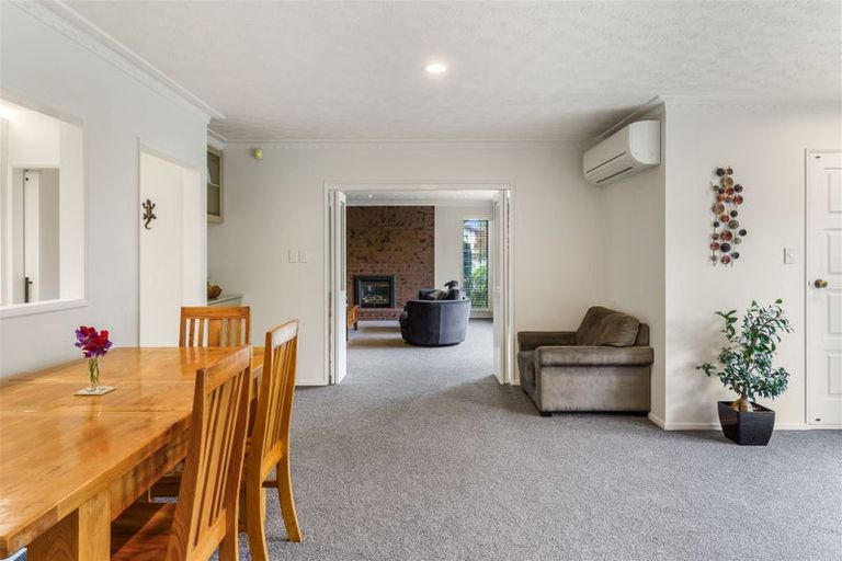 Photo of property in 33 Highland Place, Avonhead, Christchurch, 8042