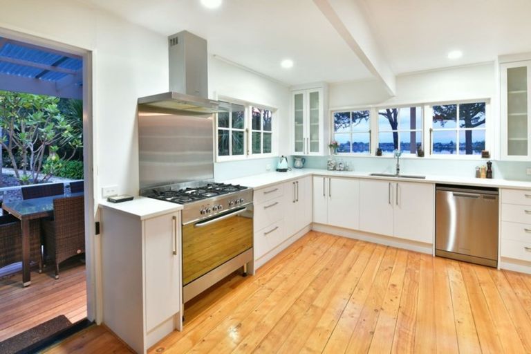 Photo of property in 59 Chatham Avenue, Paremoremo, Auckland, 0632