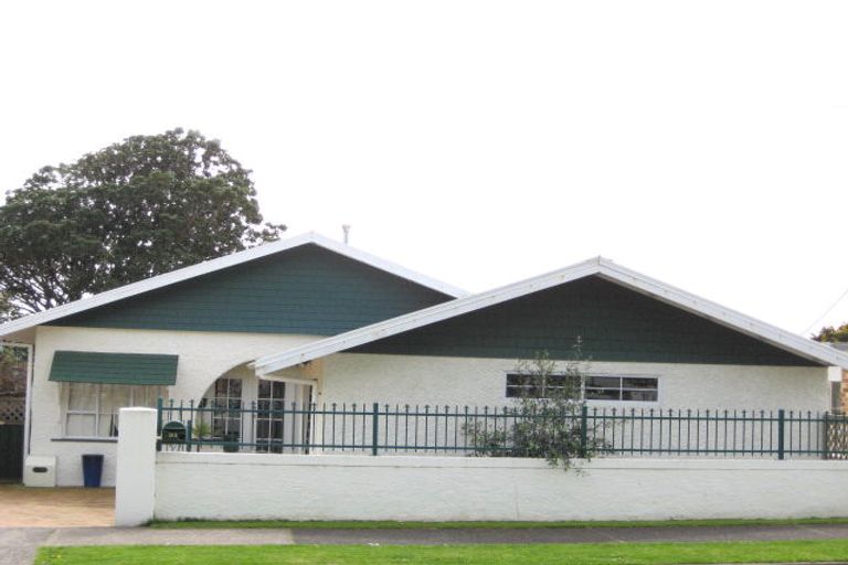 Photo of property in 93 Pendarves Street, New Plymouth, 4310