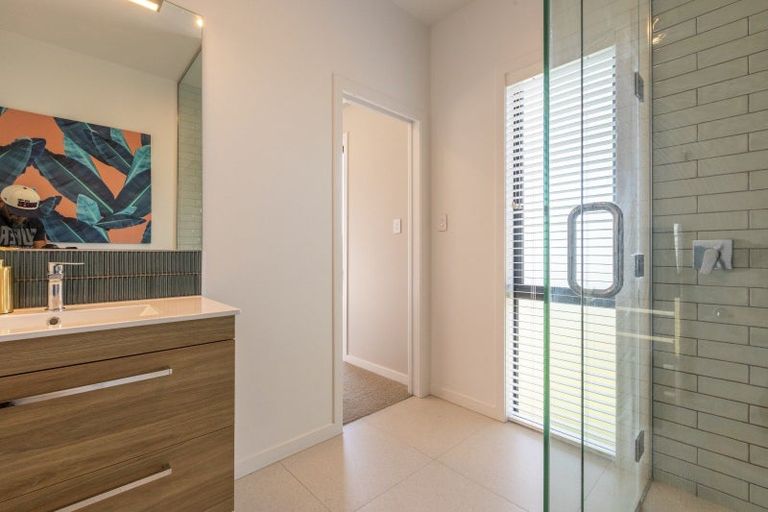 Photo of property in 75 Oak Road, Poraiti, Napier, 4112