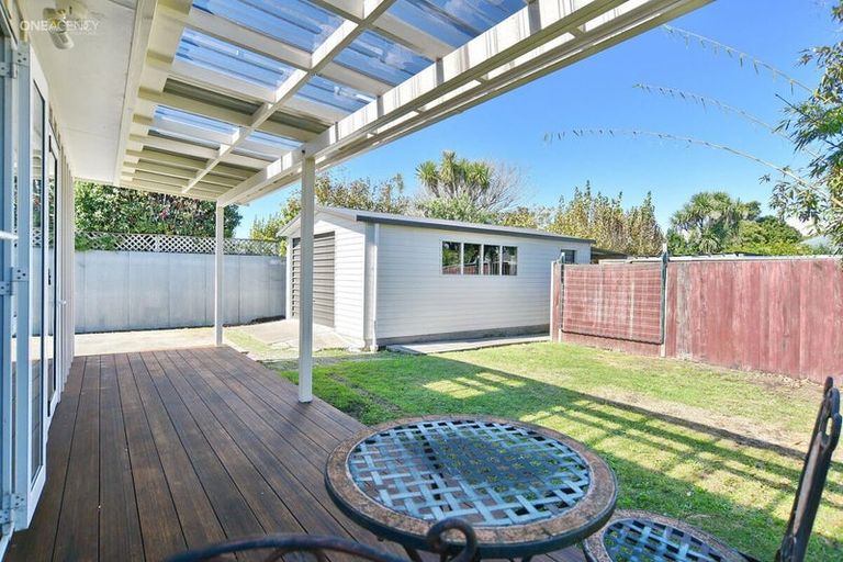 Photo of property in 17 Blake Street, New Brighton, Christchurch, 8061