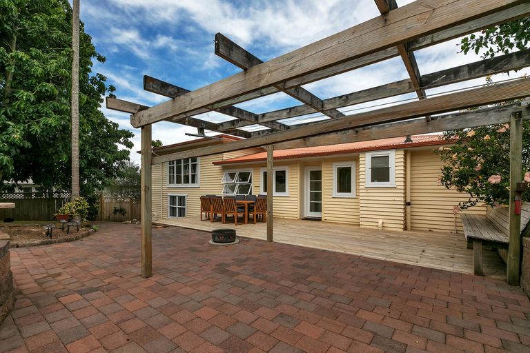 Photo of property in 40 Mountain Road, Mangere Bridge, Auckland, 2022