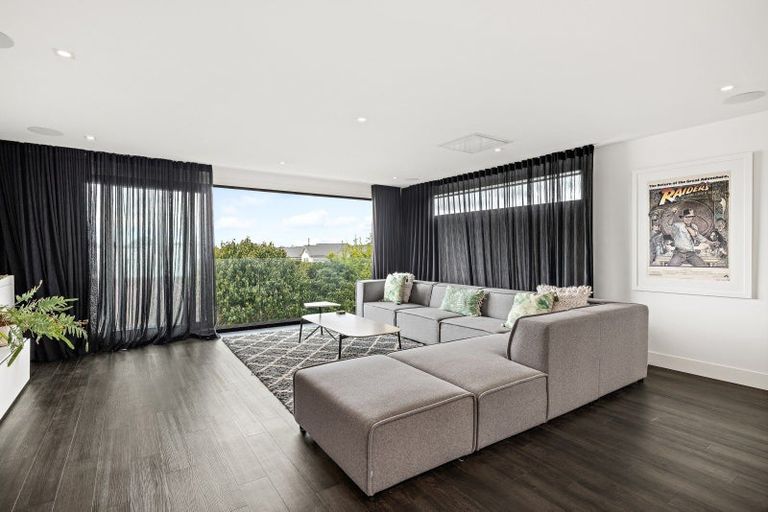 Photo of property in 7 Wrybill Way, Point Wells, 0986