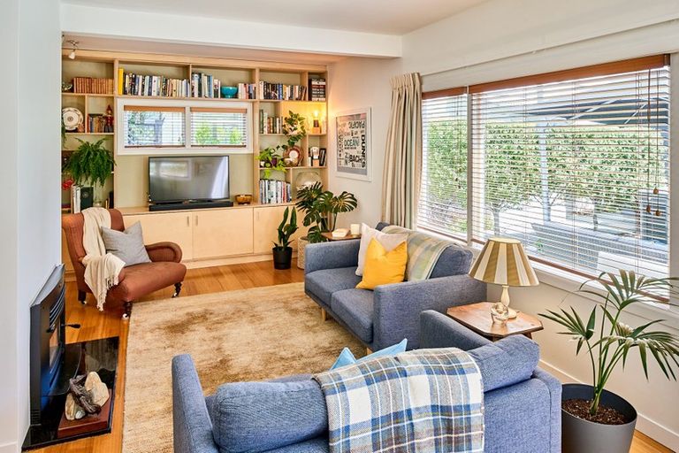 Photo of property in 25 Marine Parade, Eastbourne, Lower Hutt, 5013