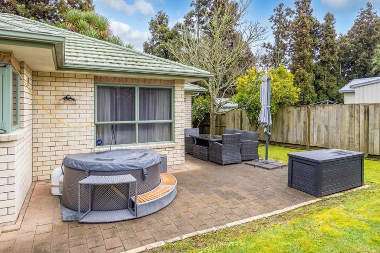 Photo of property in 12 Hastings Place, Hamilton Lake, Hamilton, 3204