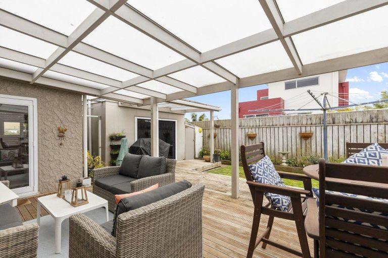 Photo of property in 25 Mclean Street, Strandon, New Plymouth, 4312