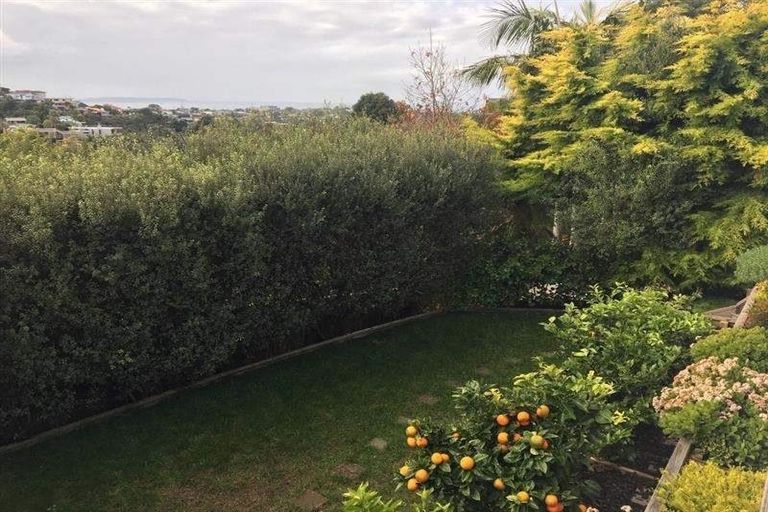 Photo of property in 8 Rosella Place, Murrays Bay, Auckland, 0630