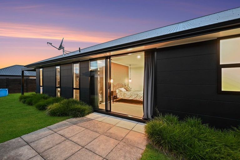 Photo of property in 2 Helen June Avenue, Flagstaff, Hamilton, 3210