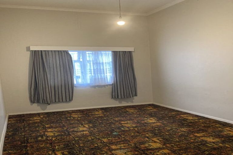 Photo of property in 11 Rua Street, Lyall Bay, Wellington, 6022