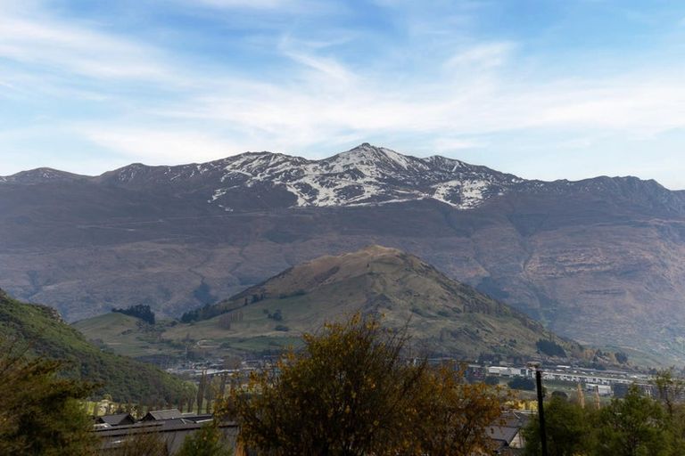 Photo of property in 22 Cunninghams Drive, Jacks Point, Queenstown, 9371