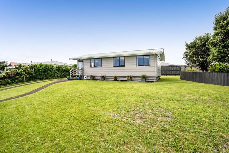 Photo of property in 18 Pohutukawa Drive, Opunake, 4616