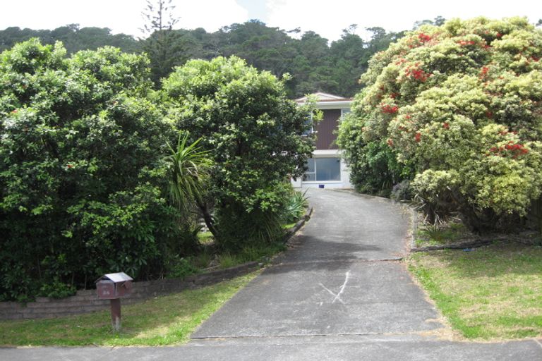 Photo of property in 24 Domain Crescent, Muriwai, Waimauku, 0881