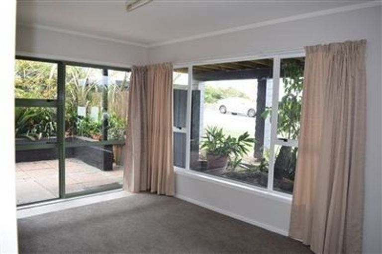 Photo of property in 1/47 Rawene Road, Birkenhead, Auckland, 0626