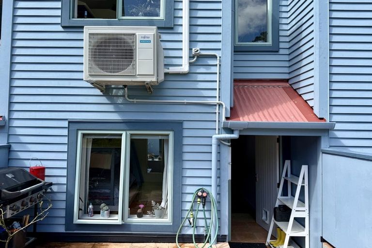 Photo of property in 93a Kelburn Parade, Kelburn, Wellington, 6012