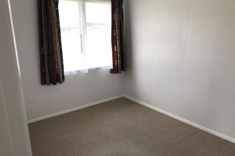 Photo of property in 2/20 Camp Street, Silverstream, Upper Hutt, 5019