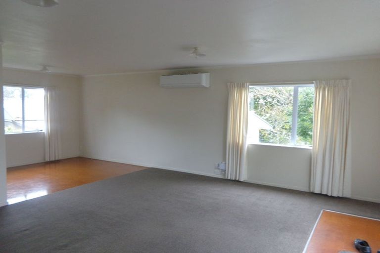 Photo of property in 1/11 Mona Vale, West Harbour, Auckland, 0618