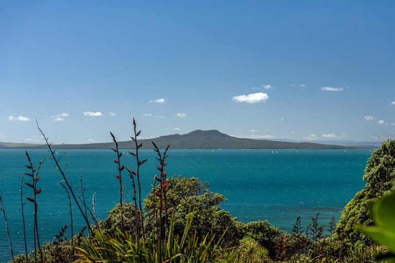 Photo of property in 115 Churchill Road, Rothesay Bay, Auckland, 0630