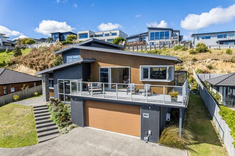 Photo of property in 22 Ships Cove, Whitby, Porirua, 5024
